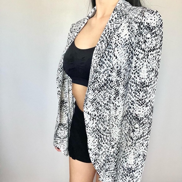 Dynamite | Snake Print Blazer - Picture 3 of 5
